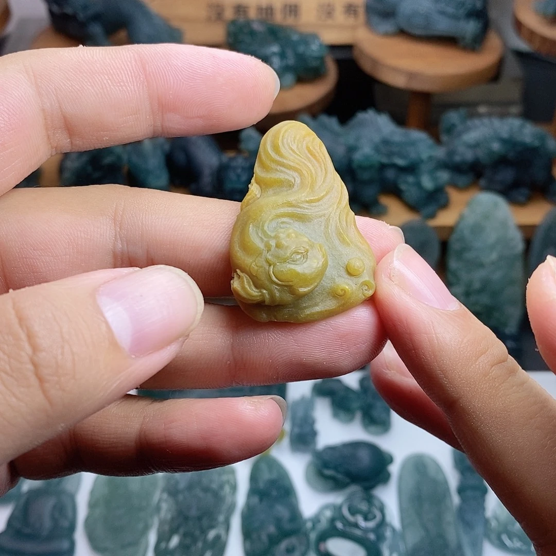 定制翡翠未镶嵌鱼