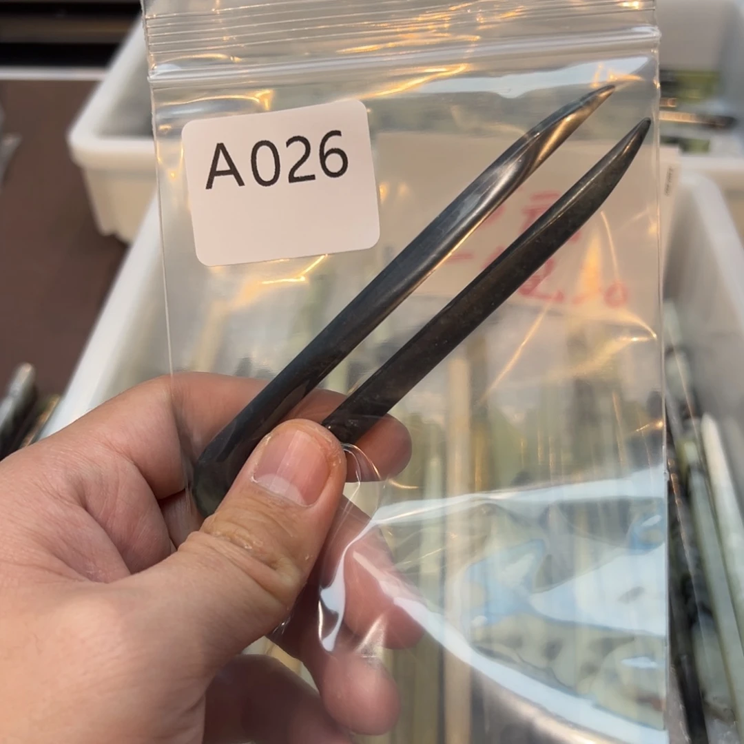 沈***沐蛇纹石玉合金发饰