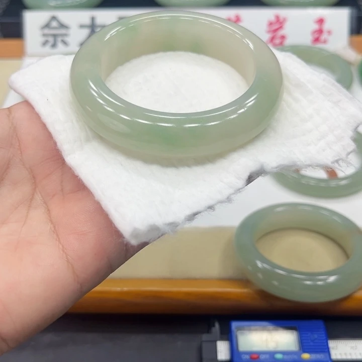 石英质玉手镯未镶嵌谢*双