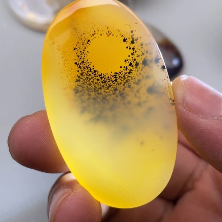 玛瑙/玉髓手镯未镶嵌云**生