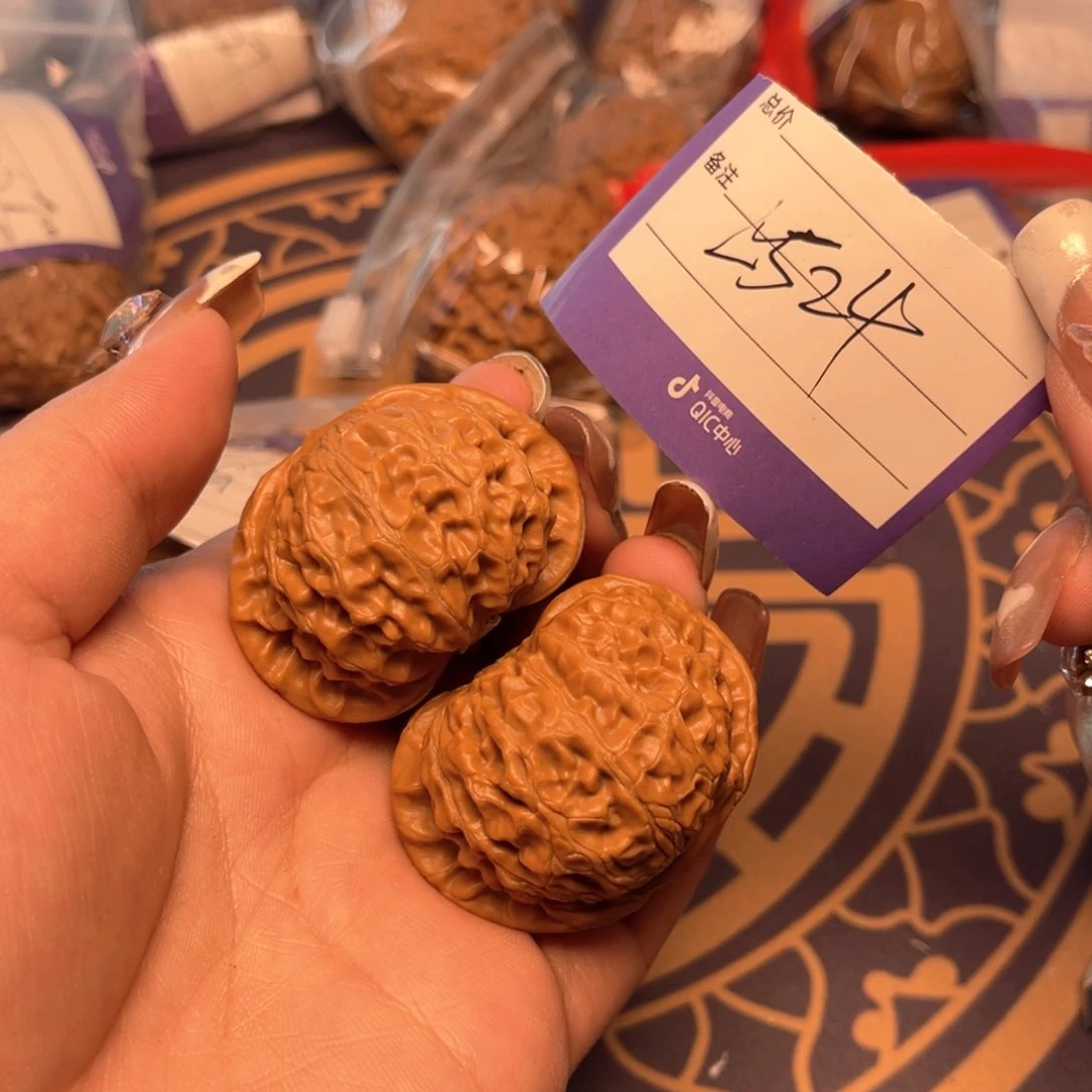 文玩核桃把件宫灯