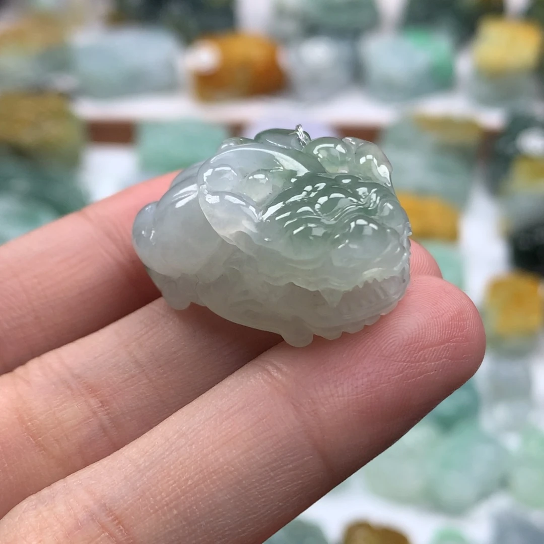 翡翠未镶嵌颈饰貔貅30