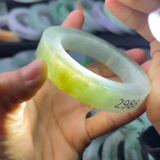 定制翡翠未镶嵌翡翠手镯