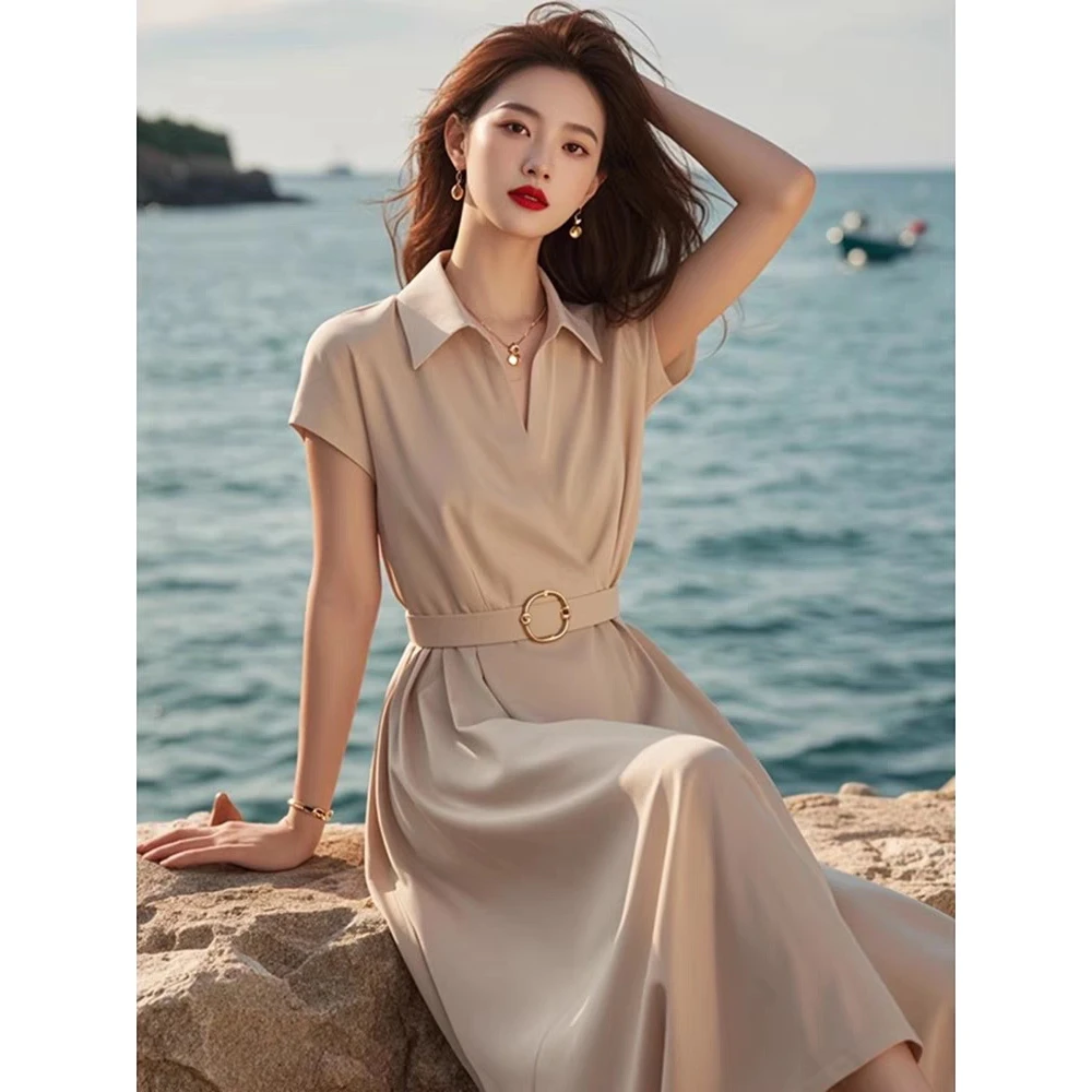 2025夏季新款端庄大气正式场合设计感卡其色减龄显瘦连衣裙子女装