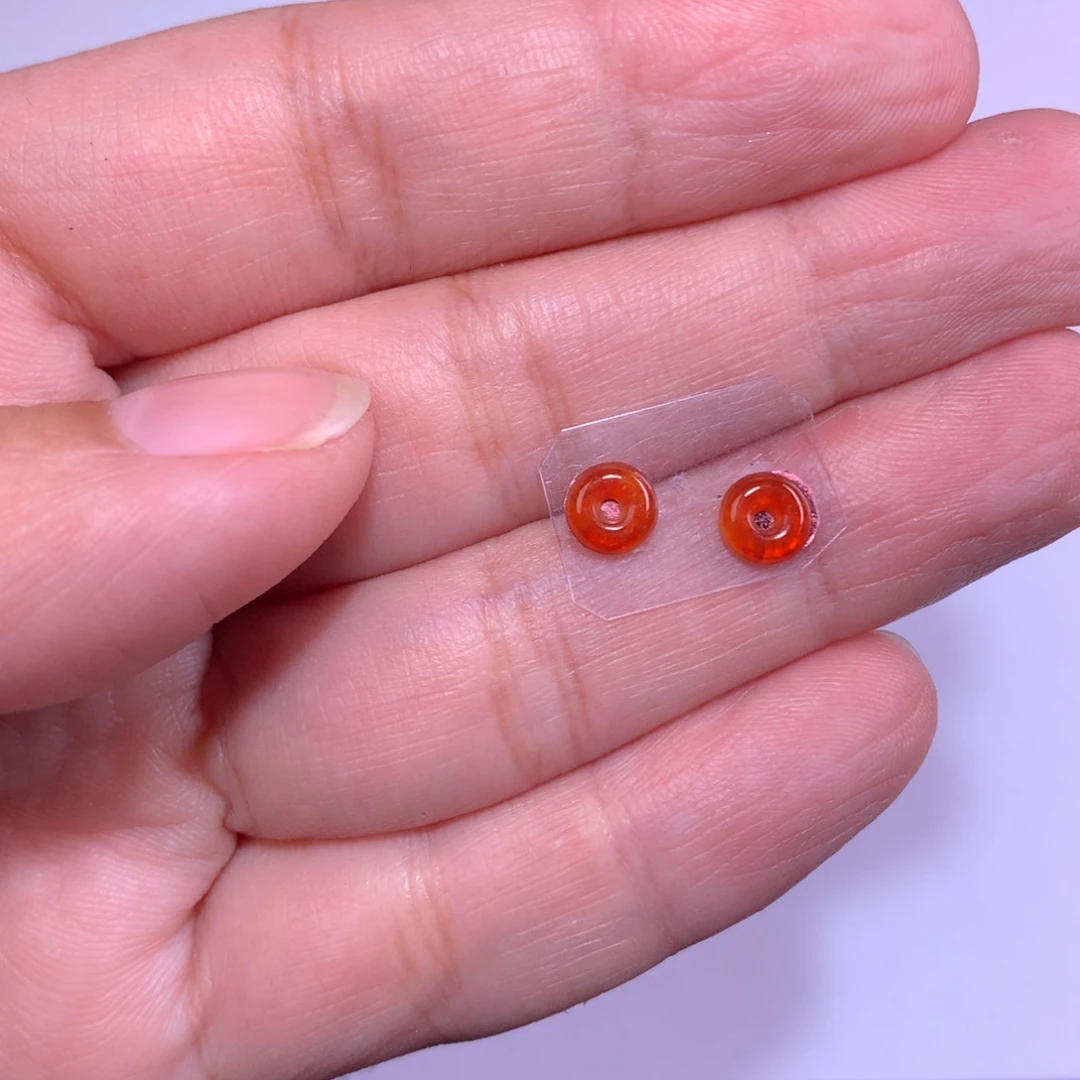 翡翠未镶嵌颈饰黄扣