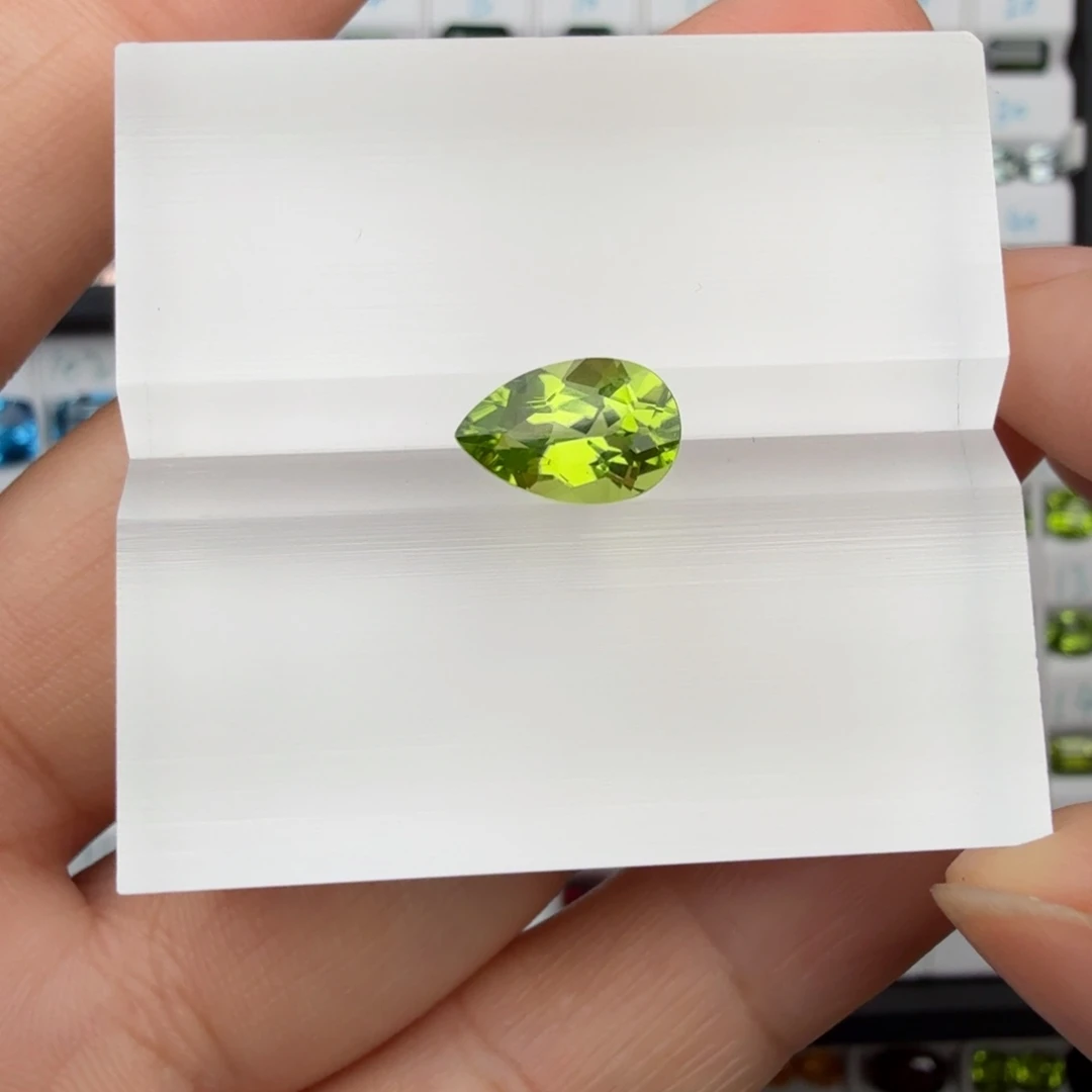 橄榄石笔搁未镶嵌天然2.25克拉