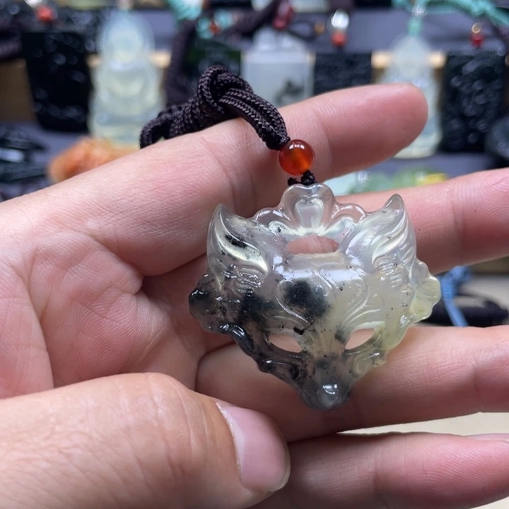 蛇纹石玉合金颈饰奥***光