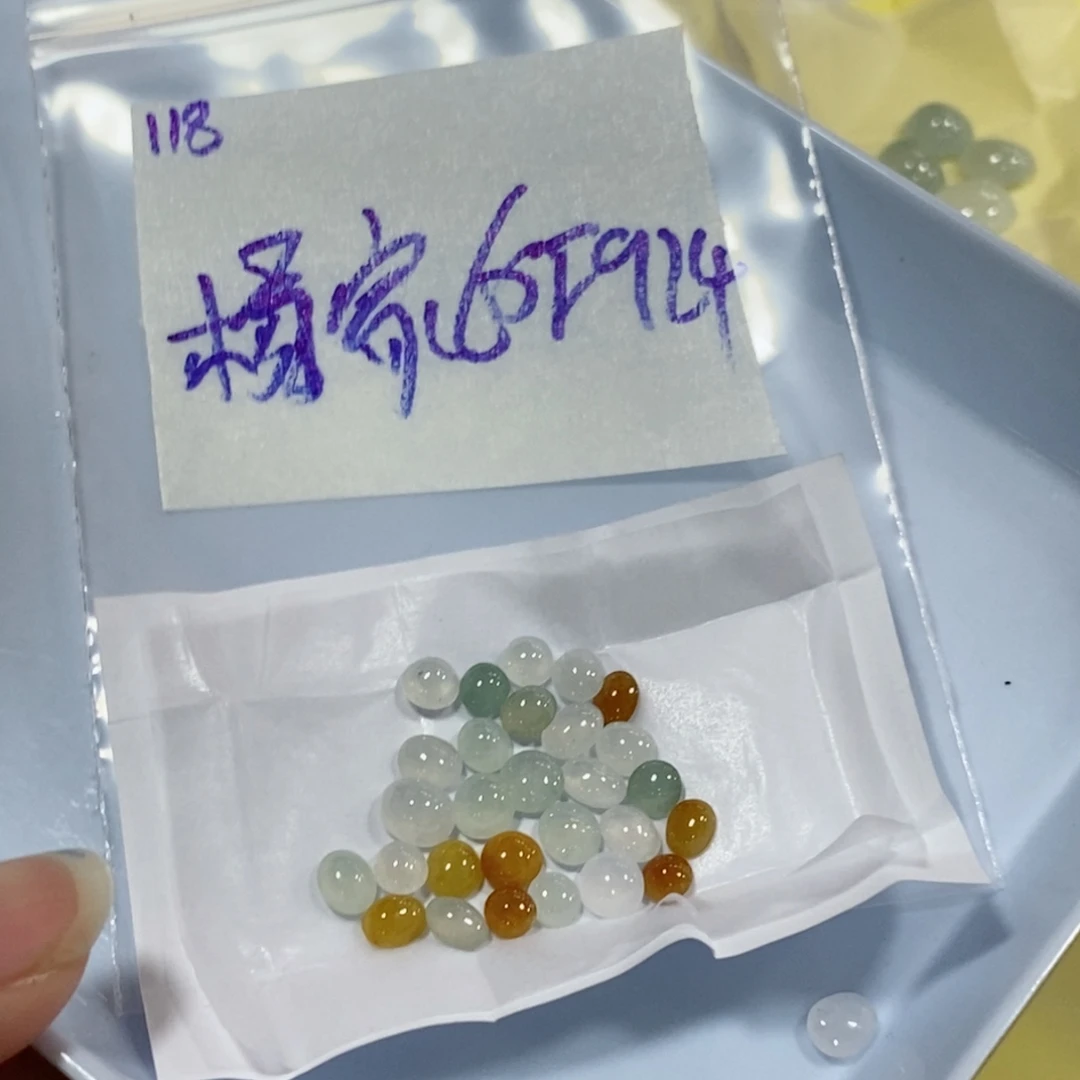 杨***姐未镶嵌定制翡翠不