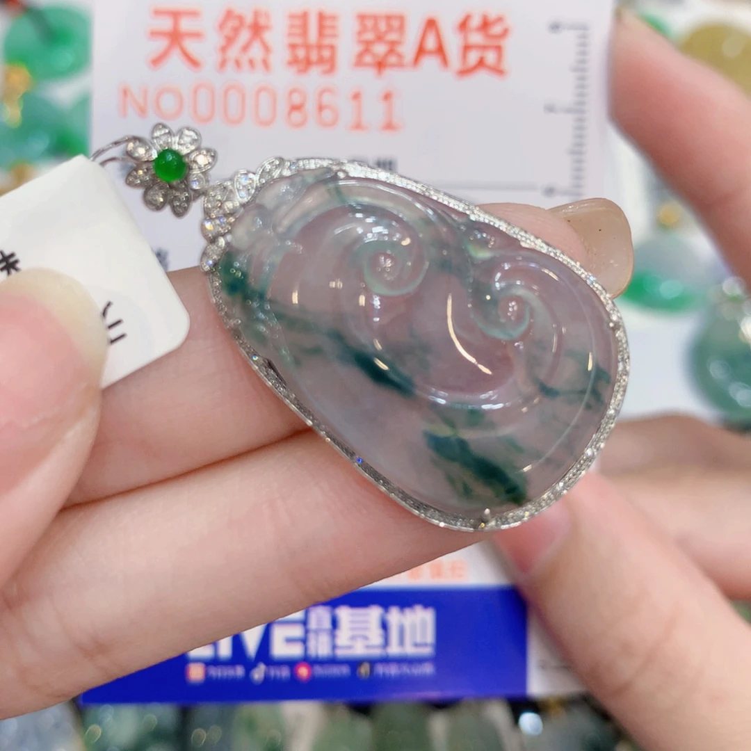 翡翠18K金镶嵌颈饰如意