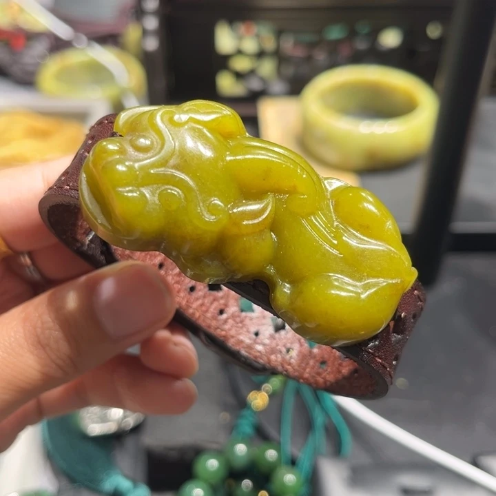 岫玉未镶嵌毛衣链