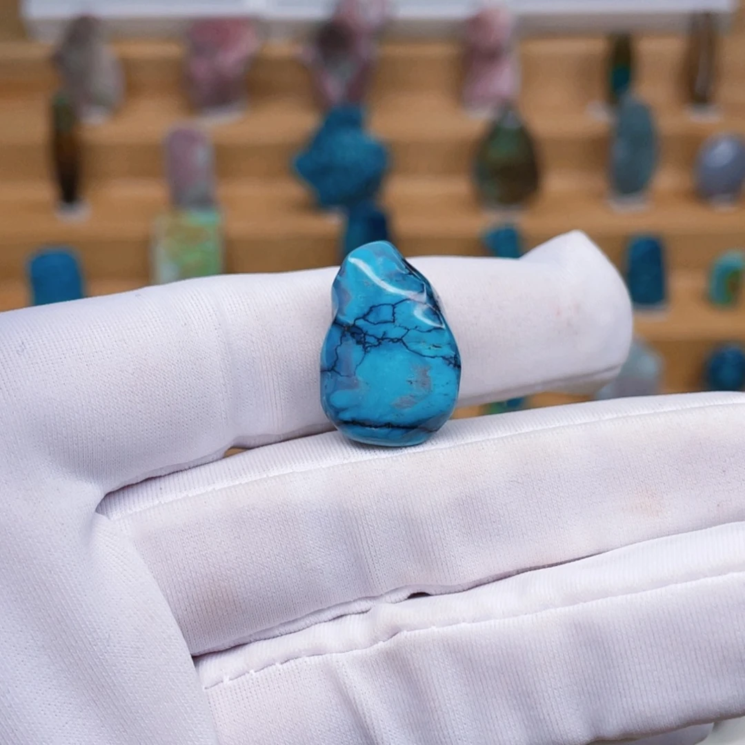 绿松石未镶嵌颈饰