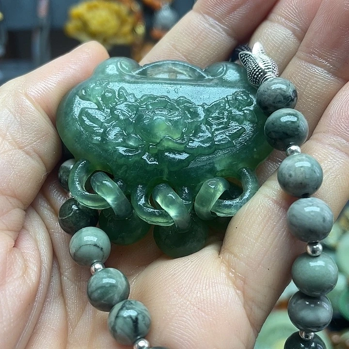 未镶嵌蛇纹石玉颈饰