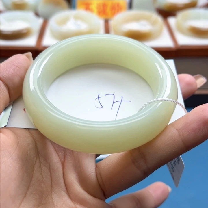 未镶嵌手镯和田玉