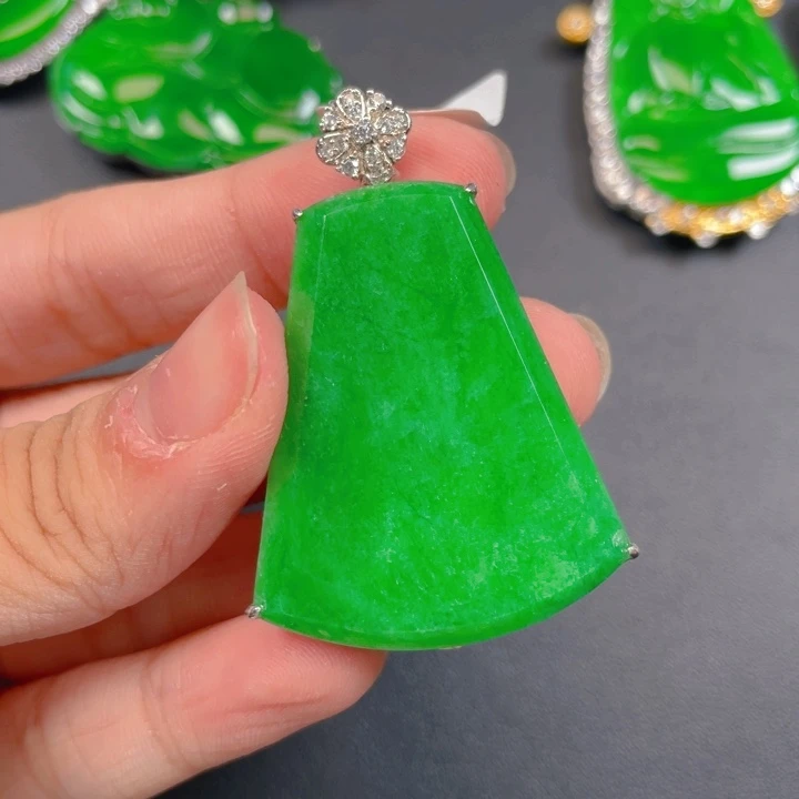 【闪购商品】颈饰银S925镶嵌翡翠翡翠