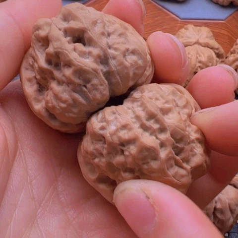 文玩核桃把件边40左右