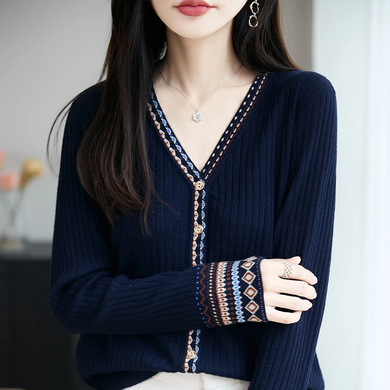 正品哥弟新款25女秋长袖拼色民族风V领气质羊毛针织衫k松显瘦开衫