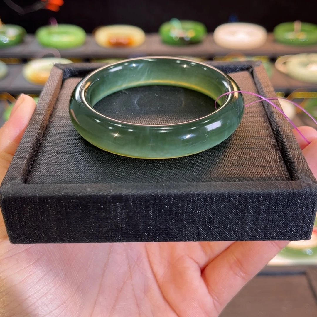 和田玉未镶嵌手镯稀缺 黑猫