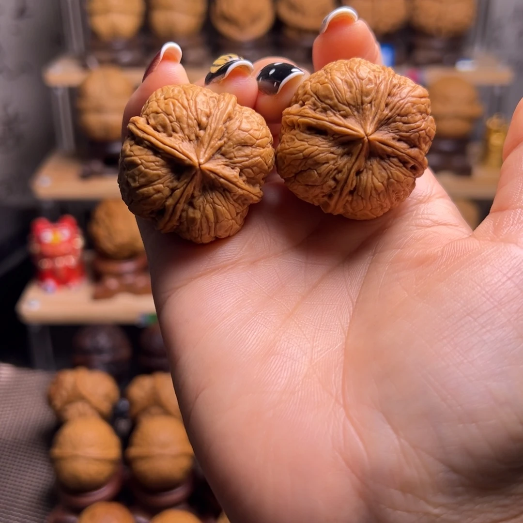 把件桃核木纹四棱H31