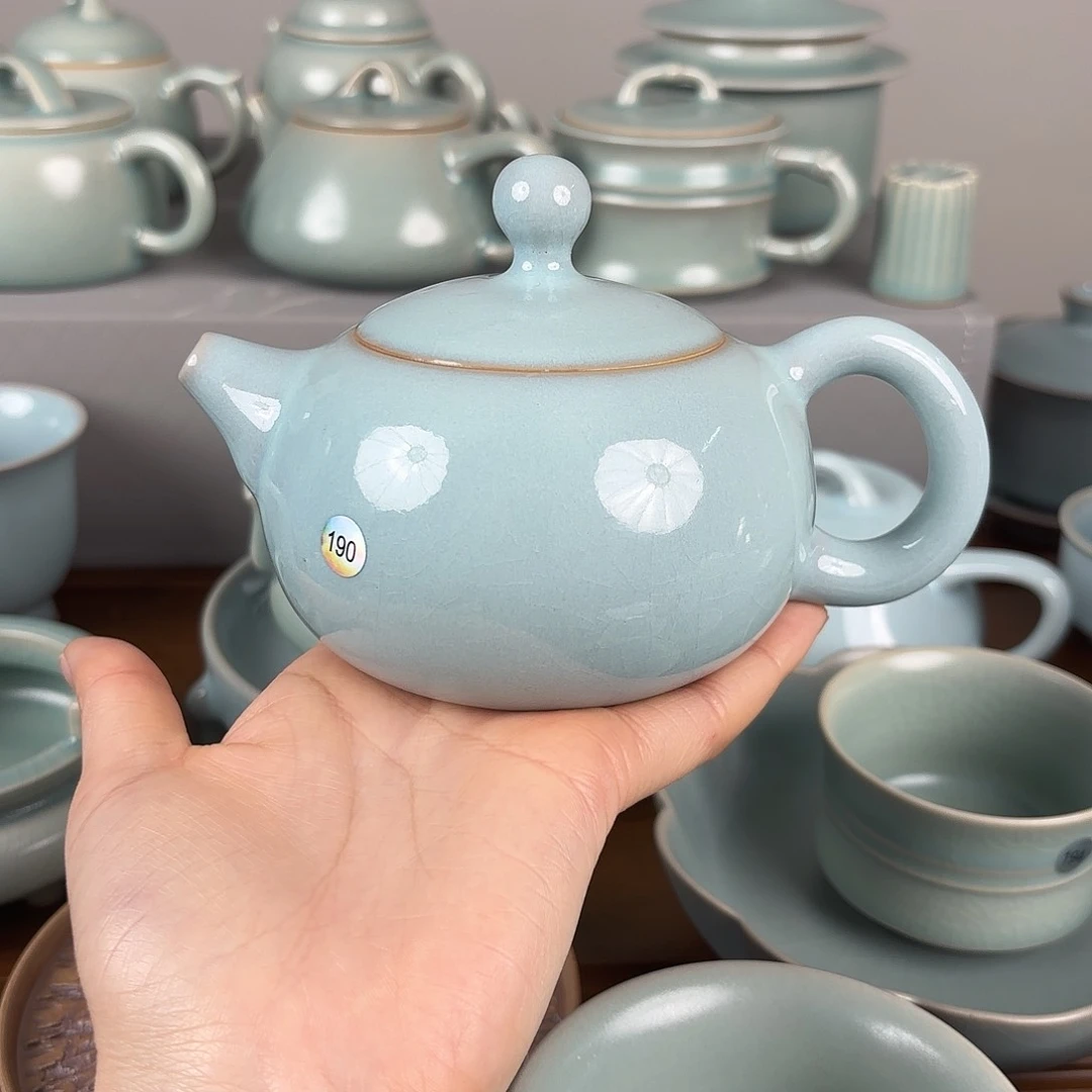 摆件天青釉西施壶二级品190
