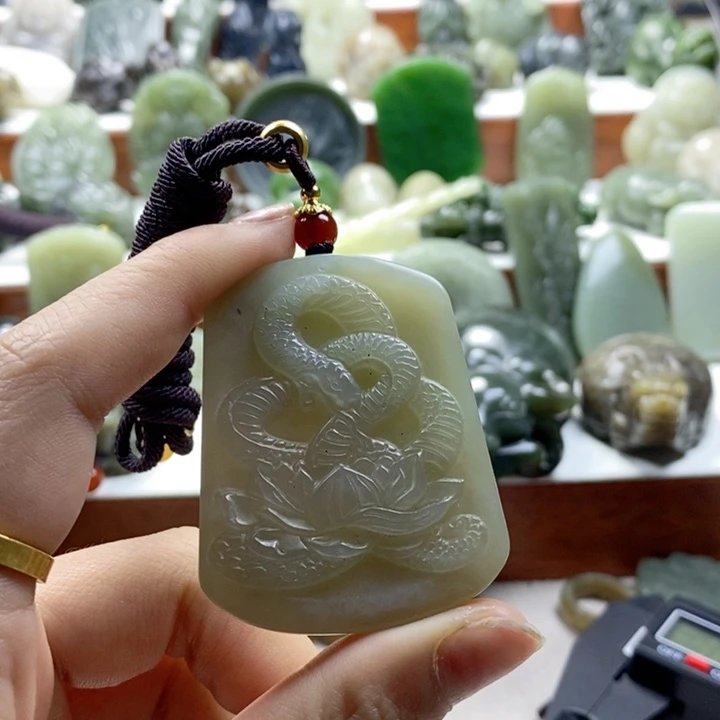 和田玉颈饰未镶嵌