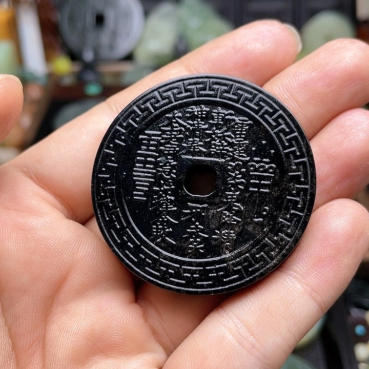 蛇纹石玉挂件未镶嵌