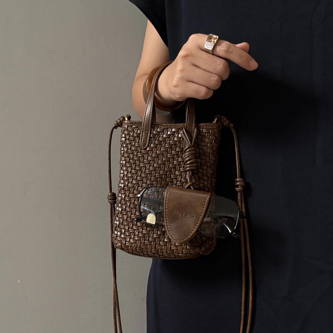 简约风手工编织手机包2025新款高级感时尚老钱风手提包百搭斜挎包