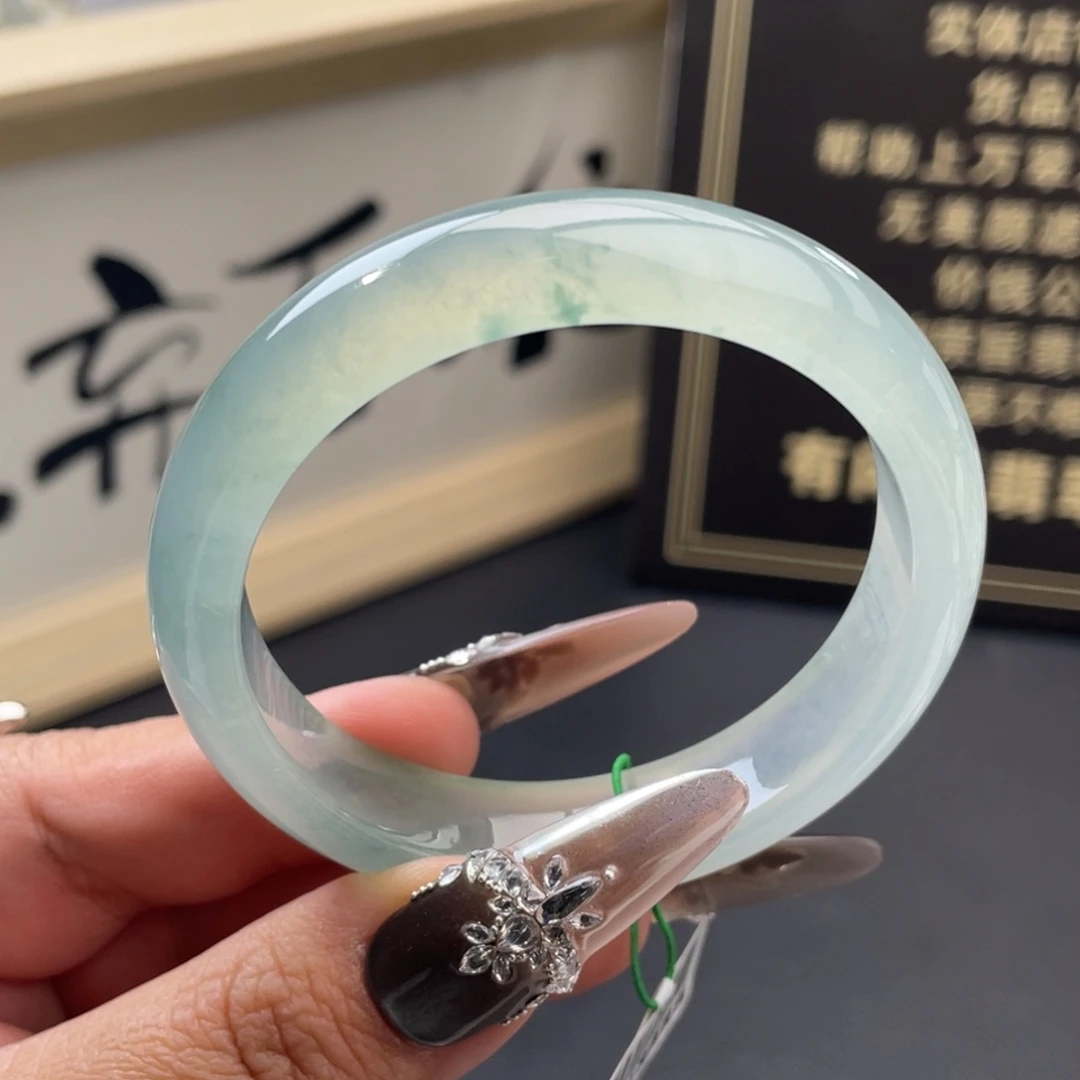 翡翠未镶嵌手镯【亏出强推】冰蓝起光飘花正圈手镯