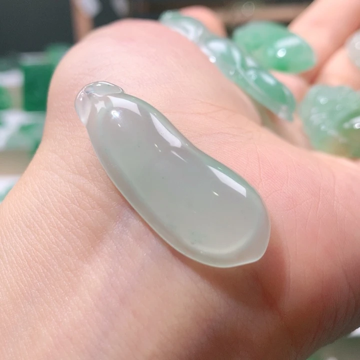 石英质玉未镶嵌颈饰天然非洲翠