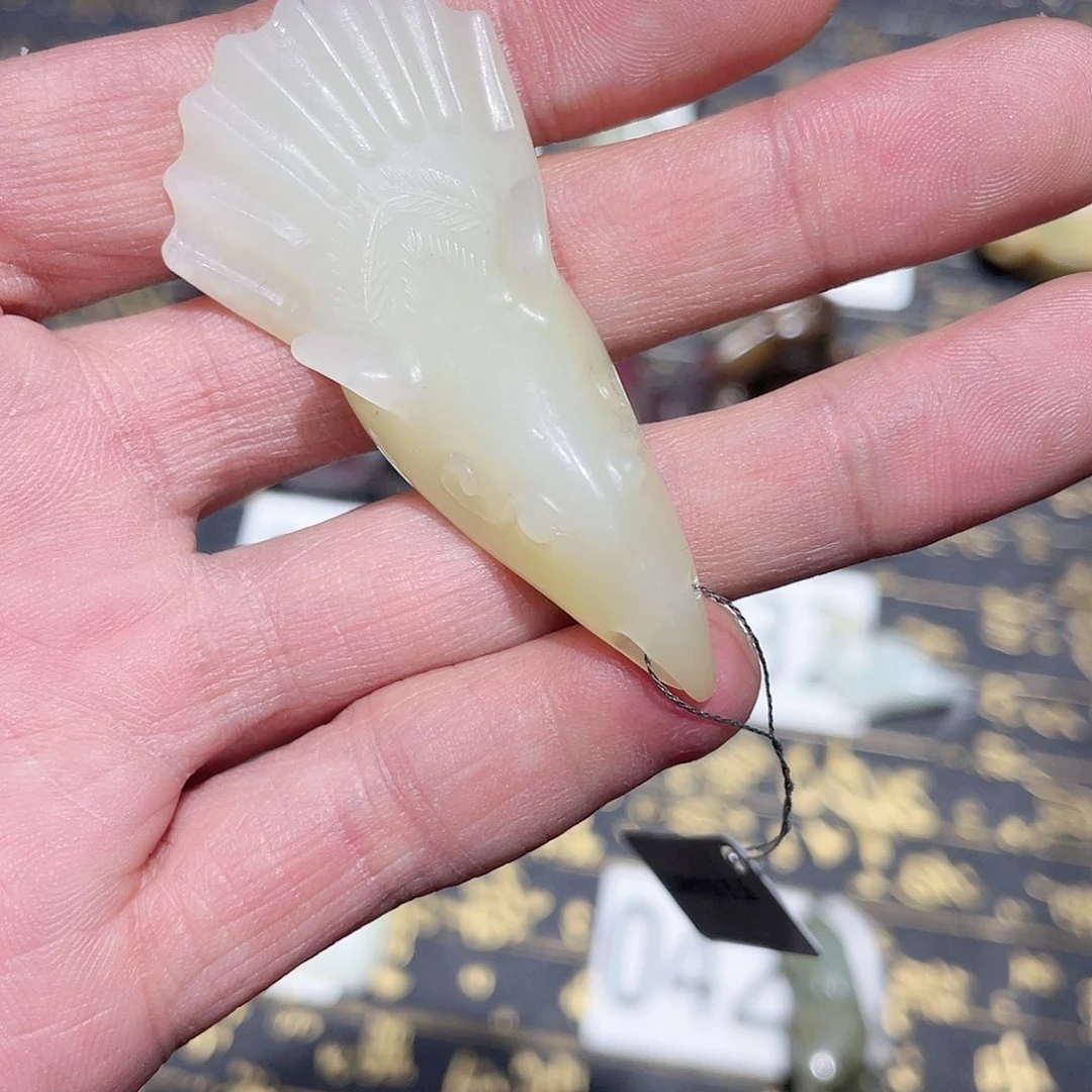 和田玉吊坠未镶嵌飞*