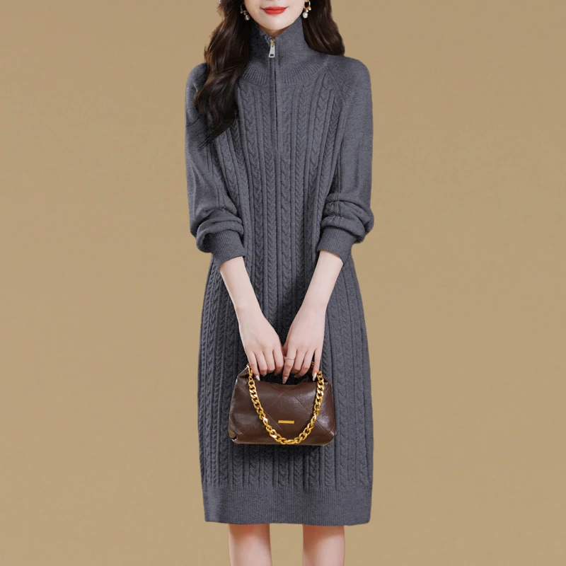 高级感气质翻领长款针织连衣裙女秋冬新款加厚宽松大码打底毛衣裙