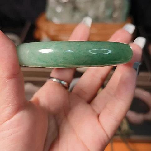 未镶嵌手镯石英岩玉