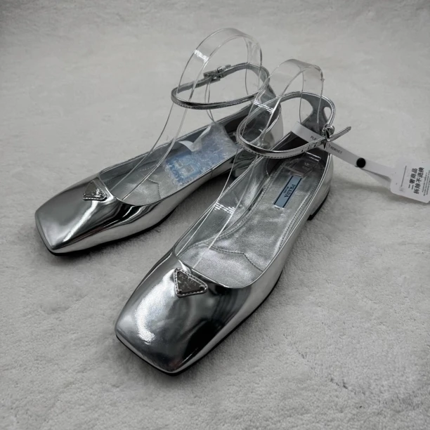 99新 Prada/普拉达 银色亮面芭蕾舞鞋/38.5码/FZ282