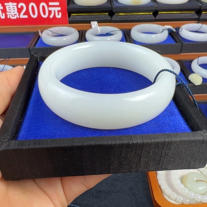 和田玉未镶嵌手镯