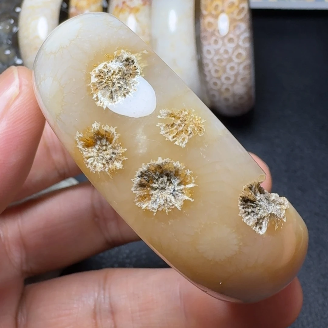 硅化玉纯天然色有机玉石保真色未镶嵌53圈口