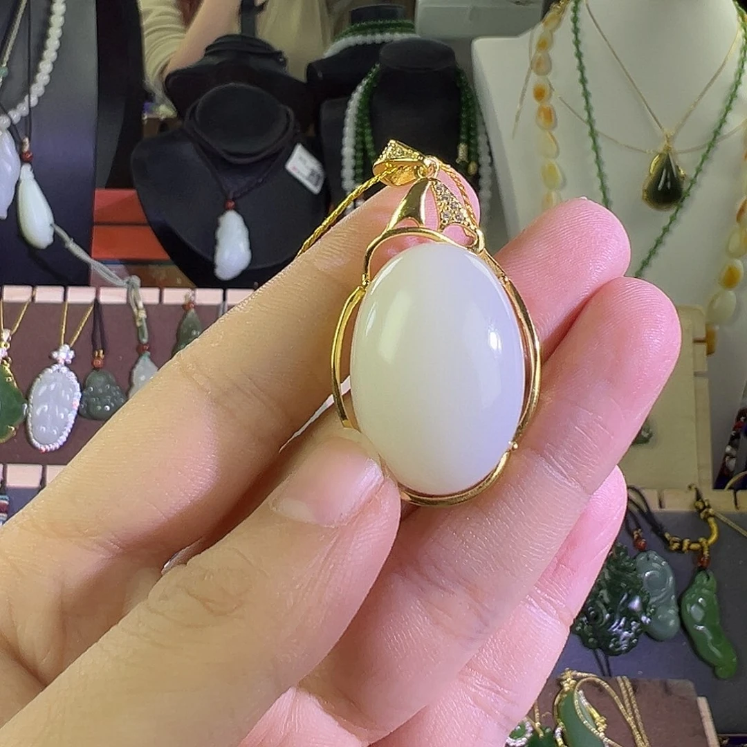 天***雪颈饰未镶嵌和田玉