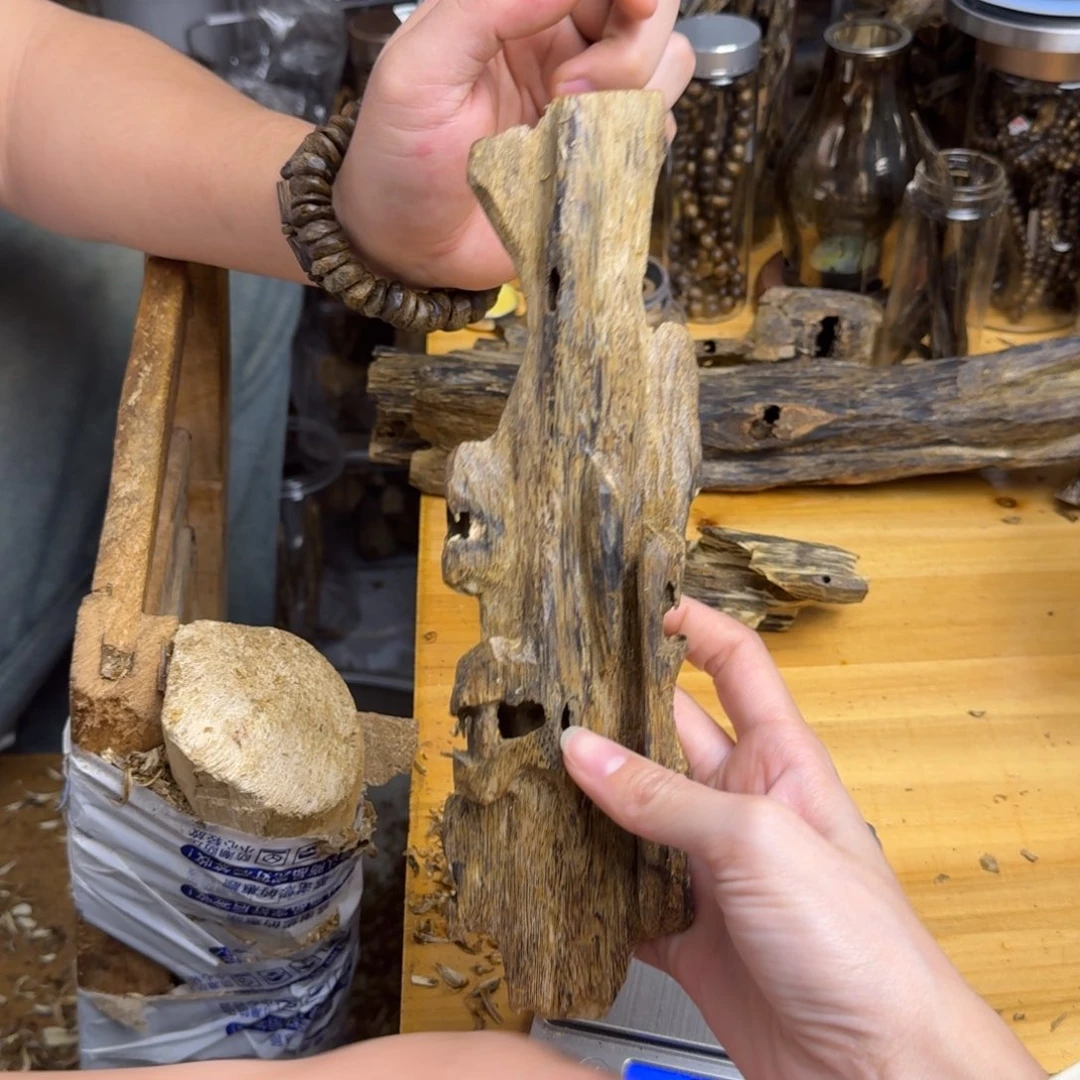 沉香手把件白棋品种块料93克