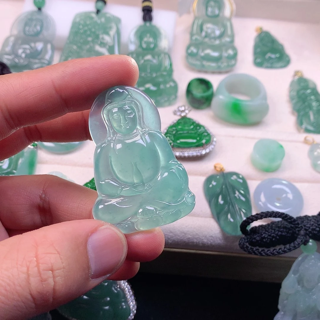 翡翠颈饰未镶嵌翡翠