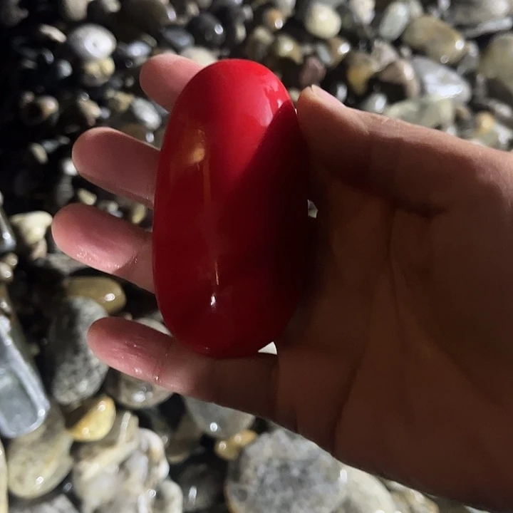 石英石只买单纯的吊坠，没带链子，属的性质。