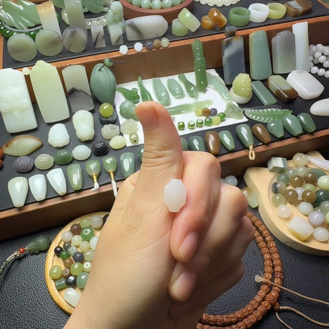 江***月颈饰未镶嵌和田玉