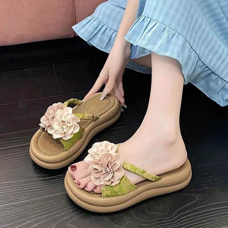 拖鞋女夏外穿2025新款百搭沙滩鞋仙女风防滑高级感花朵国风一字拖