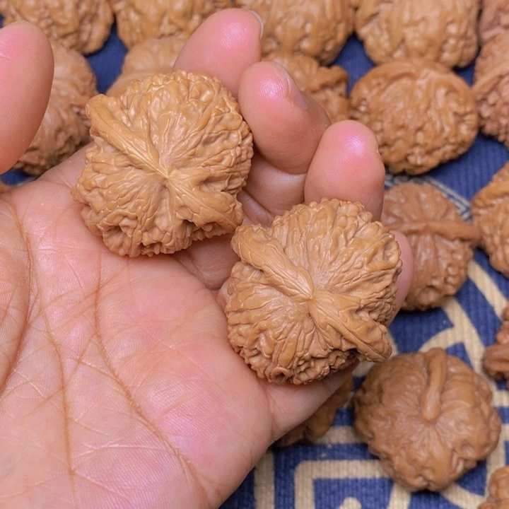 【闪购商品】文玩核桃吊坠白狮子40