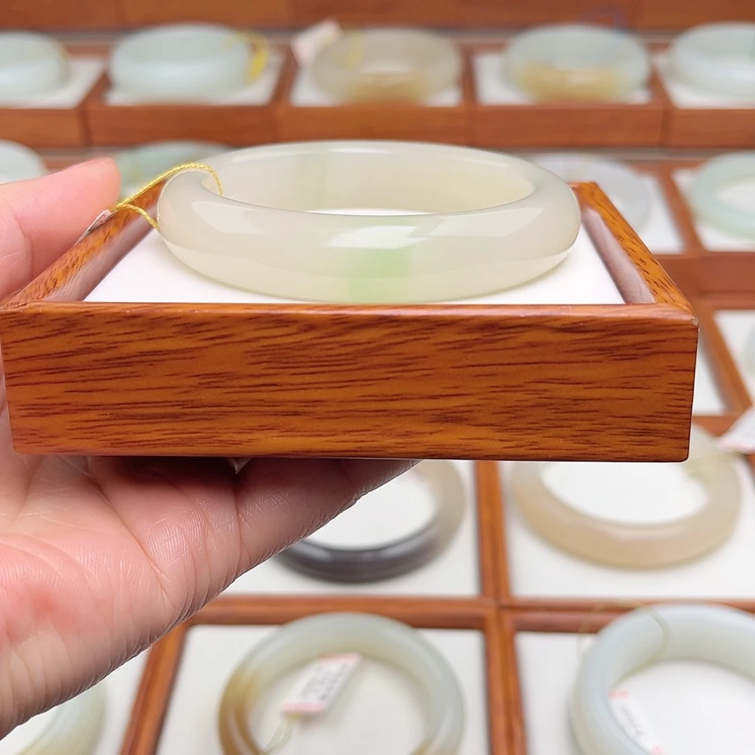 和田玉手镯未镶嵌57.6