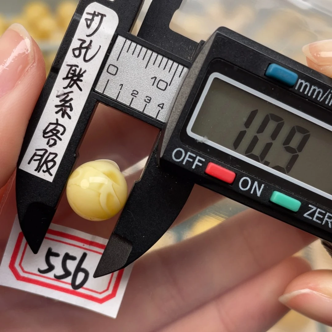 蜜蜡裸石未镶嵌哎****蜜蜡