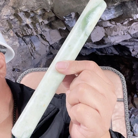 用***8蛇纹石玉未镶嵌珠宝半成品