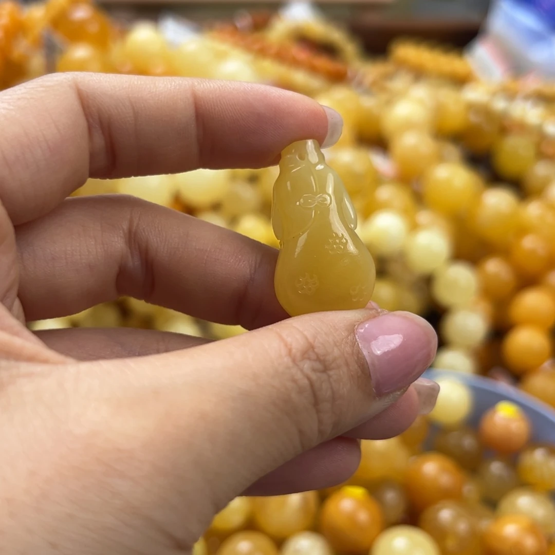 未镶嵌琥珀珠宝奇石