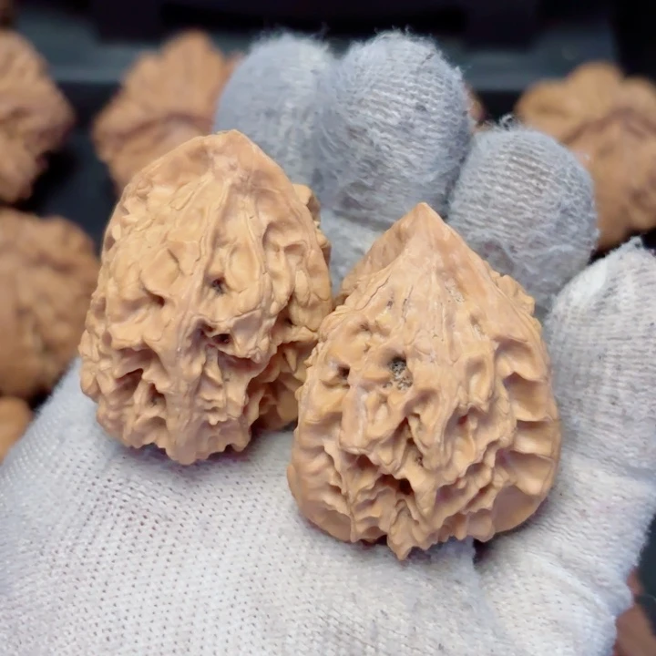 *****文玩核桃把件秦岭灯笼52