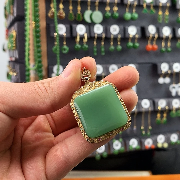 和田玉颈饰18K金镶嵌