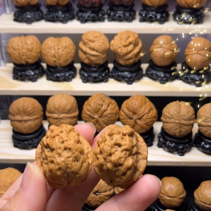 文玩核桃吊坠37w血麒麟35尺