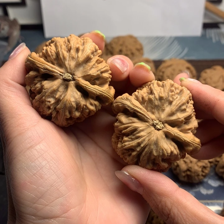吊坠文玩核桃追***方粗筋