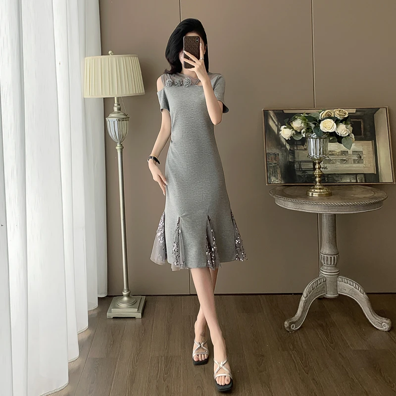 灰色露肩连衣裙女夏季显瘦气质高级感网纱亮片拼接不规则开叉裙子